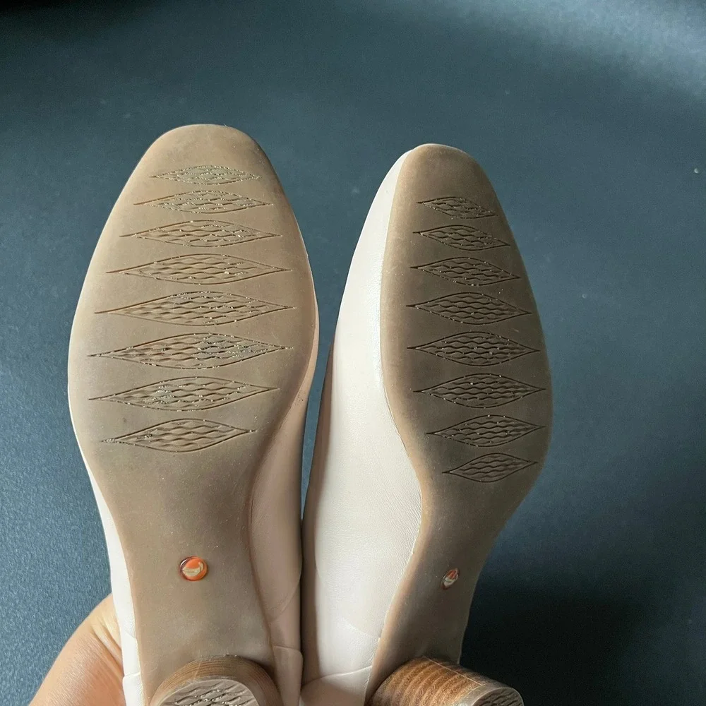 Clarks Unstructured Un Blush Cove Nude Leather Block Heel Pumps 10W Minimalist